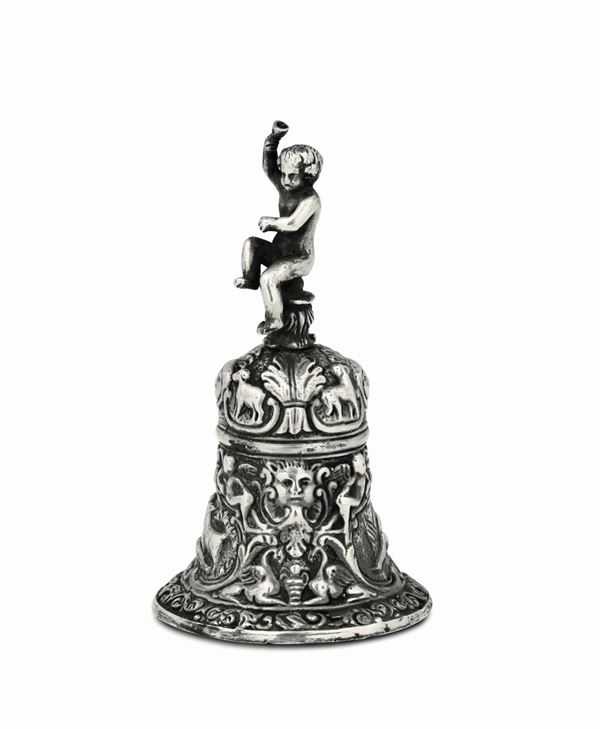 A table bell in embossed and chiselled silver, Italian silversmith of the 20th century. Cameral stamp for the Papal state not relevant.