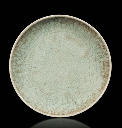 Piatto in Porcellana Craquelè, Cina, Dinastia Qing, Epoca Qianlong (1736-1795)
