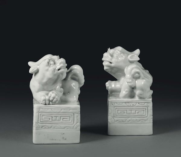 Coppia di sigilli in porcellana Blanc de Chine, Cina, XX secolo