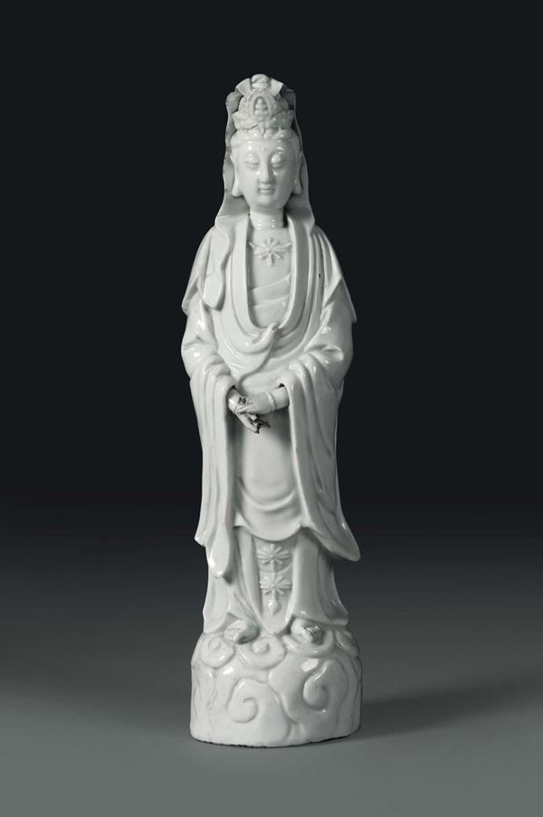 Guanyin in piedi in porcellana Blanc de Chine, Cina, Dinastia Qing, XIX secolo