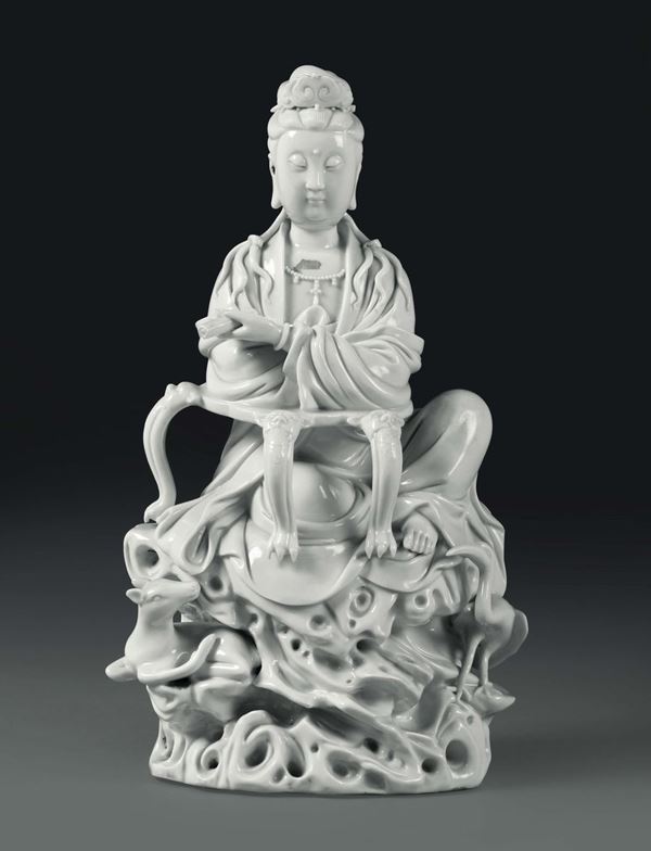 Guanyin seduta in porcellana Blanc de Chine, Cina, Dinastia Qing, XX secolo