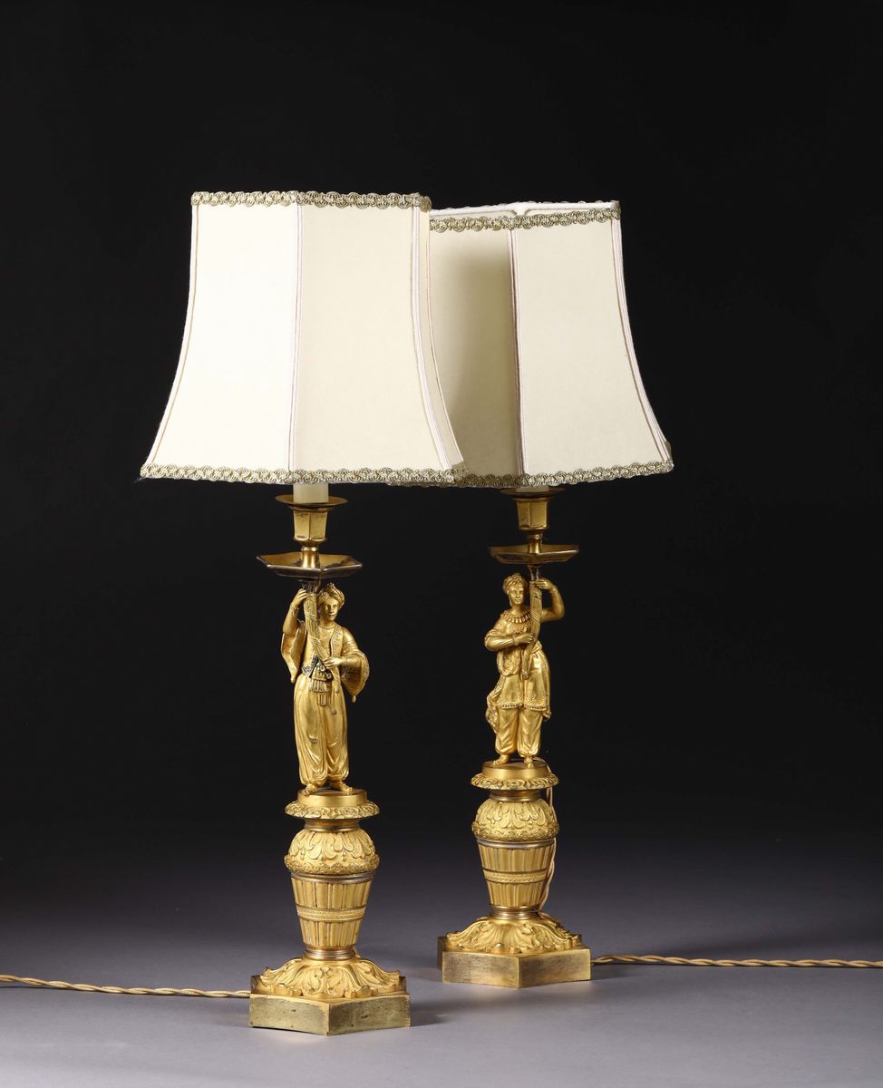 Coppia di Lampade in Bronzo Dorato con Figure Cche Reggono Cornucopia, Periodo Carlo X, Francia X...
