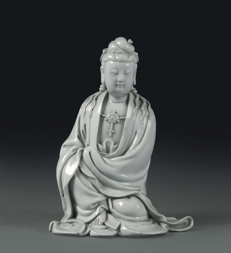 A crouching Guanyin in Blanc de Chine porcelain, China, Qing dynasty, 19th century  - Auction Taste, Furniture and Residences, An Italian Collection - Cambi Casa d'Aste