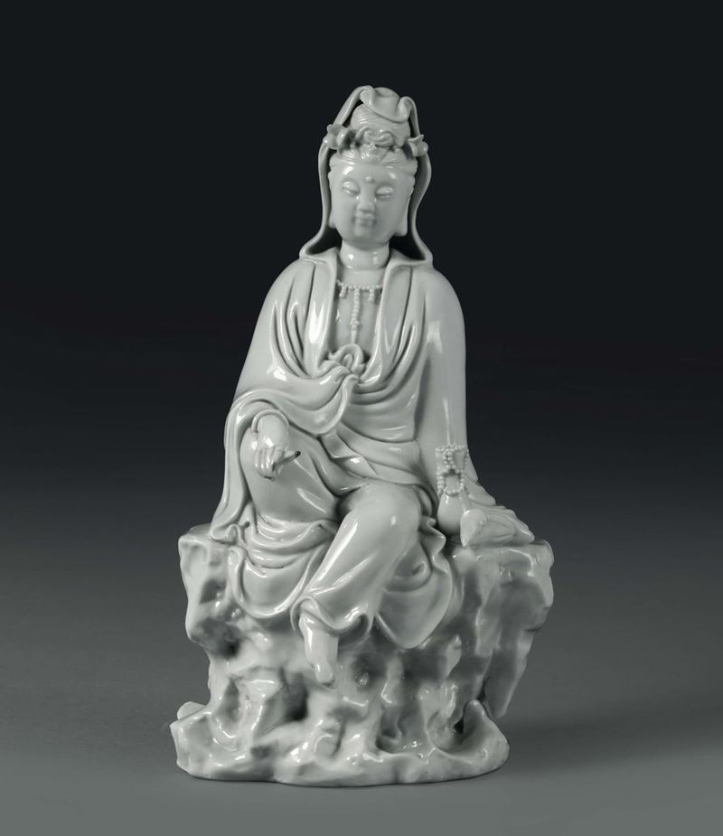 A crouching Guanyin in Blanc de Chine porcelain, China, 20th century  - Auction Taste, Furniture and Residences, An Italian Collection - Cambi Casa d'Aste