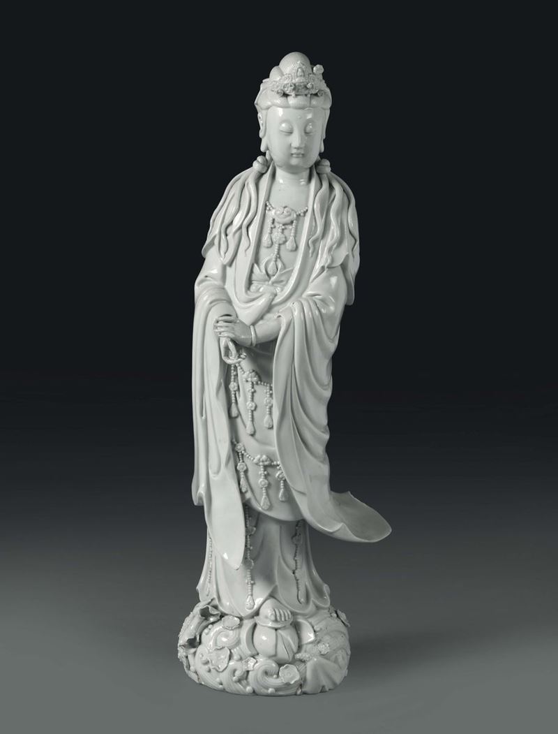 A Guanyin in Blanc de Chine porcelain, China, Qing dynasty, 19th century  - Auction Taste, Furniture and Residences, An Italian Collection - Cambi Casa d'Aste