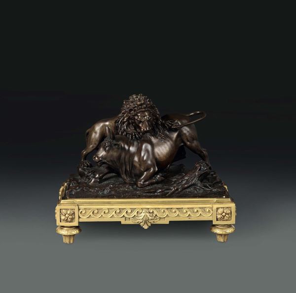 Toro assalito da un leone. Bronzo fuso, cesellato e dorato, arte francese del XIX secolo