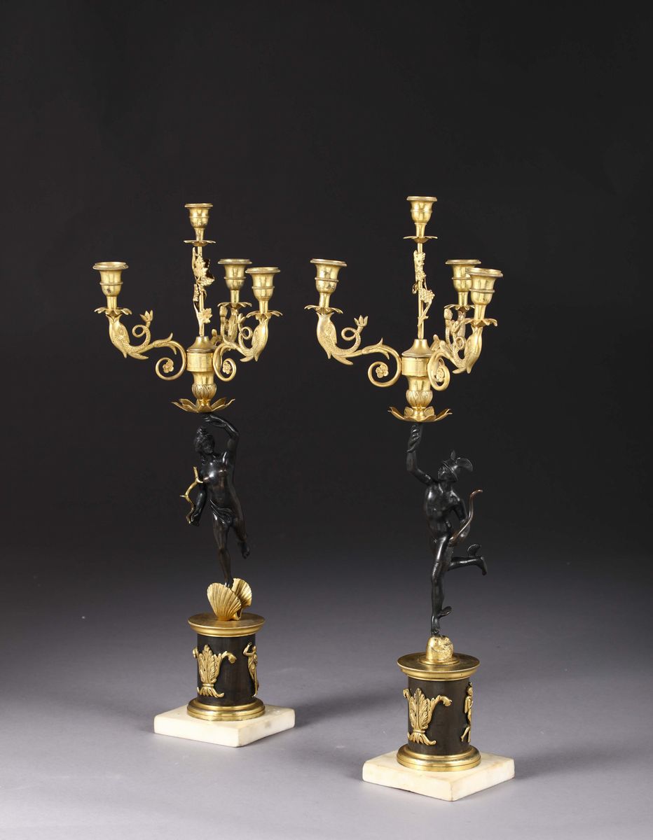 Coppia di Candelabri in Bronzo a Patina Scura e Dorato a Quattro Luci, XIX Secolo