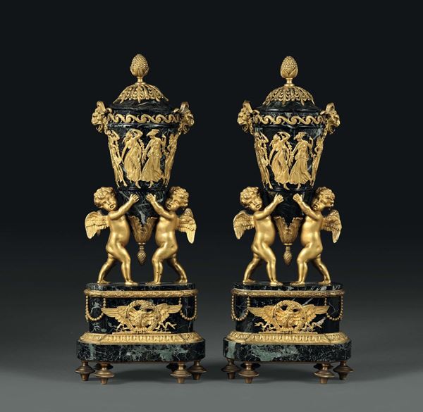 Coppia di vasi in marmo verde e bronzi dorati, Francia XIX secolo