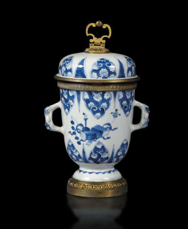 A porcelain potiche, China, Qing dynasty, 18th century