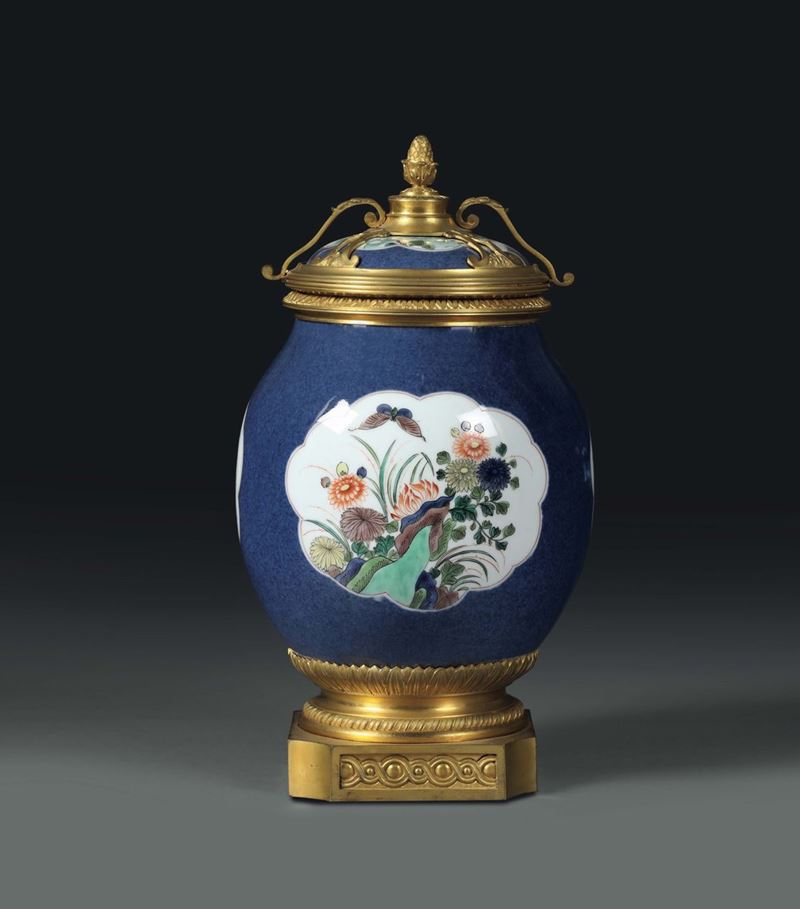 A porcelain vase with a plant decoration inside reserves on a blue background, China 19th century  - Auction Taste, Furniture and Residences, An Italian Collection - Cambi Casa d'Aste
