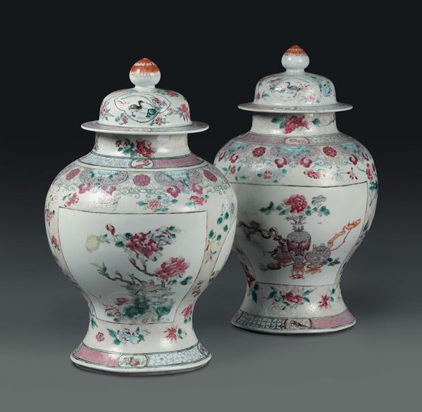 Coppia potiches in porcellana policroma, Cina Dinastia Qing, XIX secolo