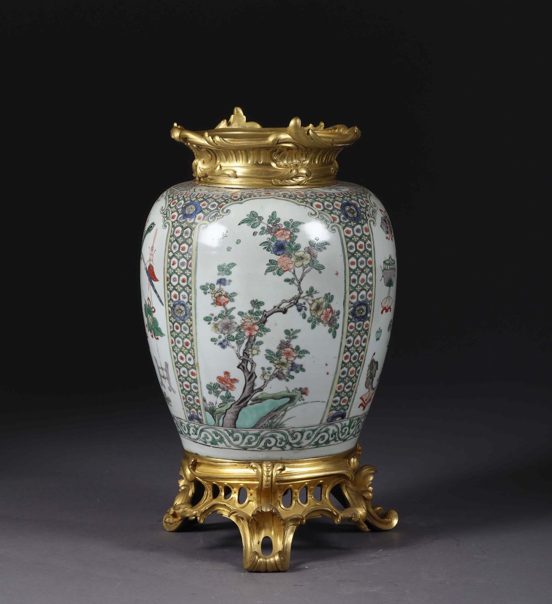 Vaso a Decoro Policromo con Bronzi, Cina Dinastia Qing, XIX Secolo