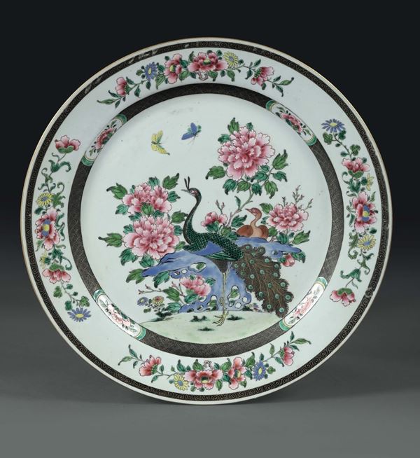 Piatto in porcellana con pavone, Cina Dinastia Qing, XVIII secolo