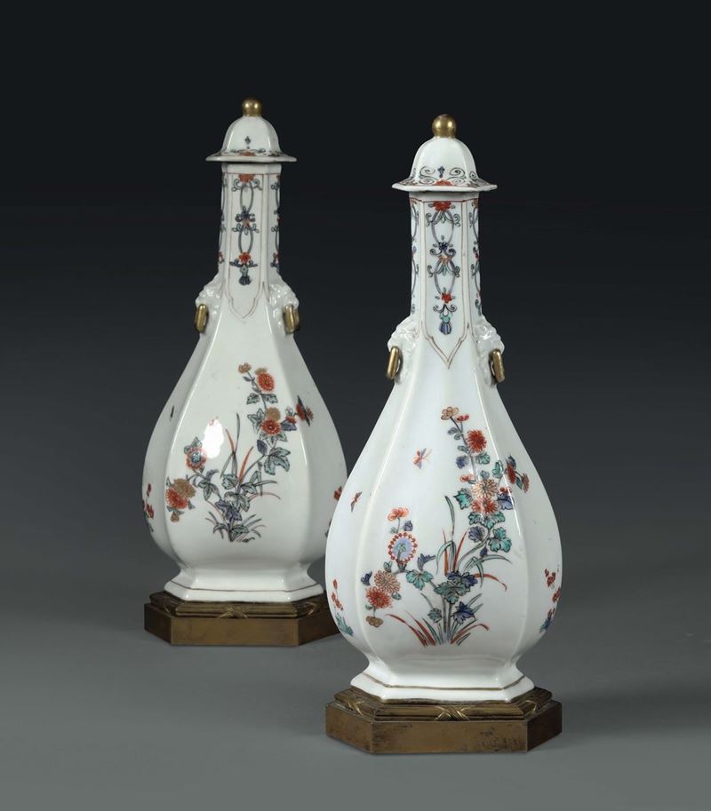 A pair of bottles. Paris, Samson manufacture, beginning of the 20th century  - Auction Taste, Furniture and Residences, An Italian Collection - Cambi Casa d'Aste