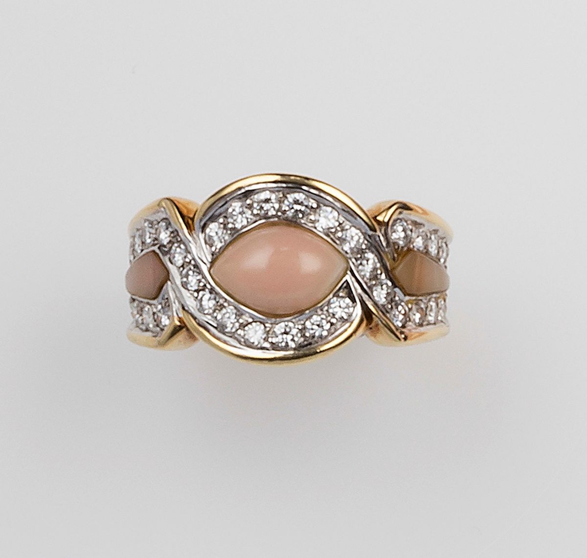 Demi-parure Composta da Orecchini ed Anello con Corallo Rosa e Diamanti