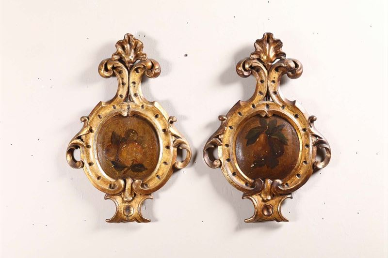 Coppia di pannelli in legno dipinto e dorato, XIX secolo  - Auction Asta a Tempo antiquariato - II - Cambi Casa d'Aste