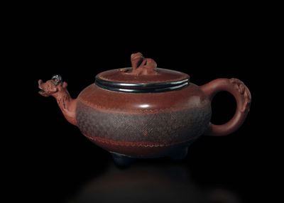 Teiera in Terracotta Yixing con Beccuccio a Guisa di Drago, Cina, Dinastia Qing, XIX Secolo