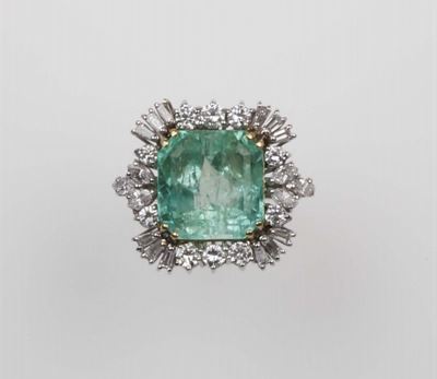 Anello con Smeraldo Colombia di Ct 14,50 Circa e Diamanti