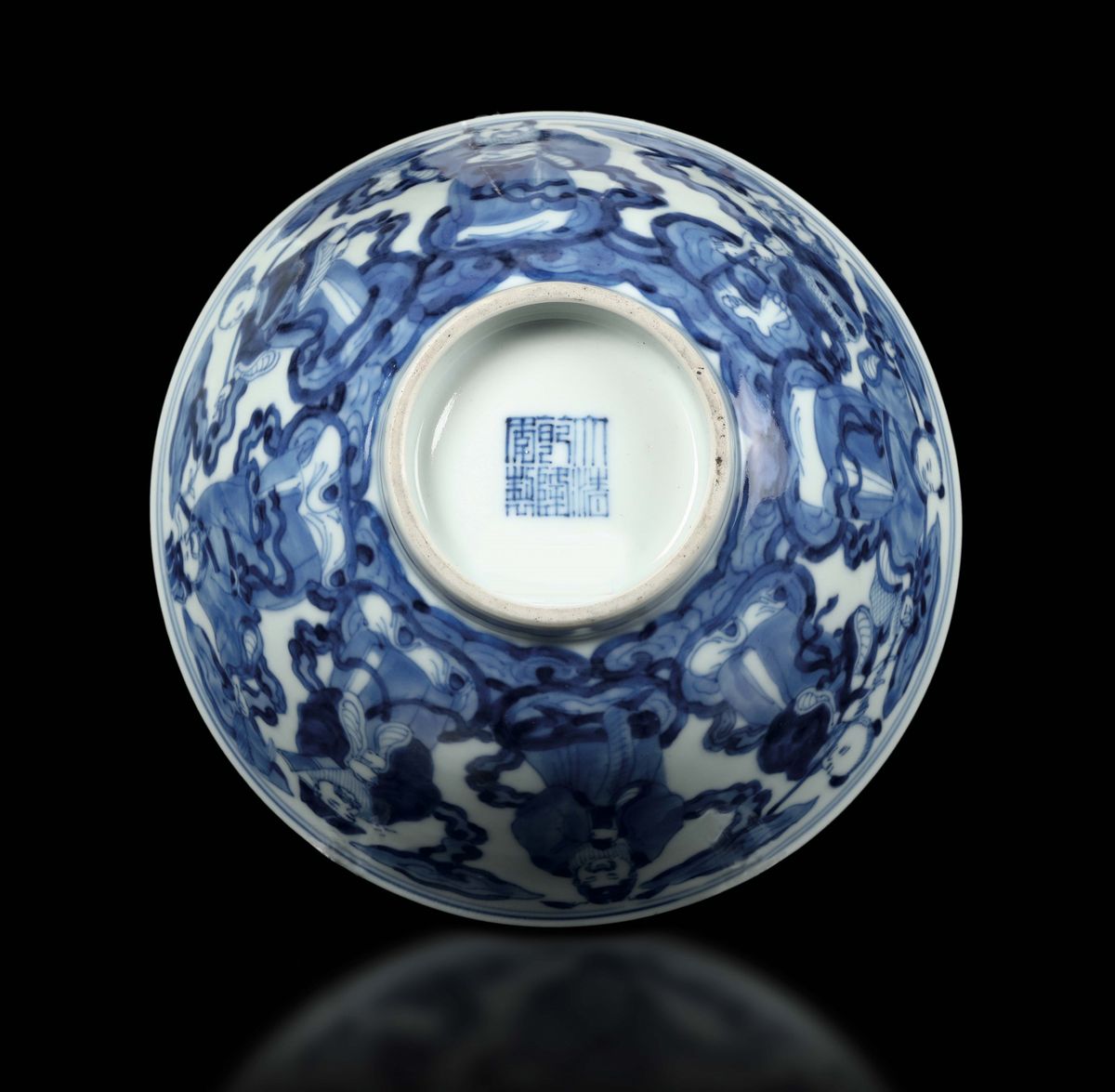 Quattro Coppette in Porcellana Bianca e Blu con Raffigurazioni di Dignitari, Attendenti e Guanyin...