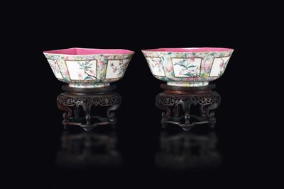 Coppia di Ciotole in Porcellana Millefiori e Riserve con Stand in Legno, Cina, Dinastia Qing, XIX...