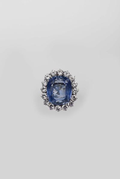 Anello con Zaffiro Sri Lanka di Ct 16,50 Circa e Diamanti a Contorno