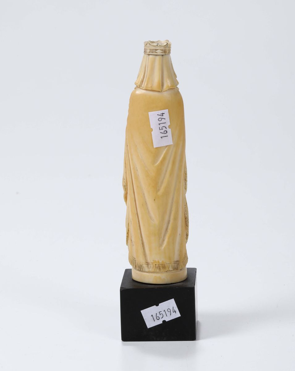 Madonna in Avorio Scolpito in Stile Gotico, Fine XIX Secolo