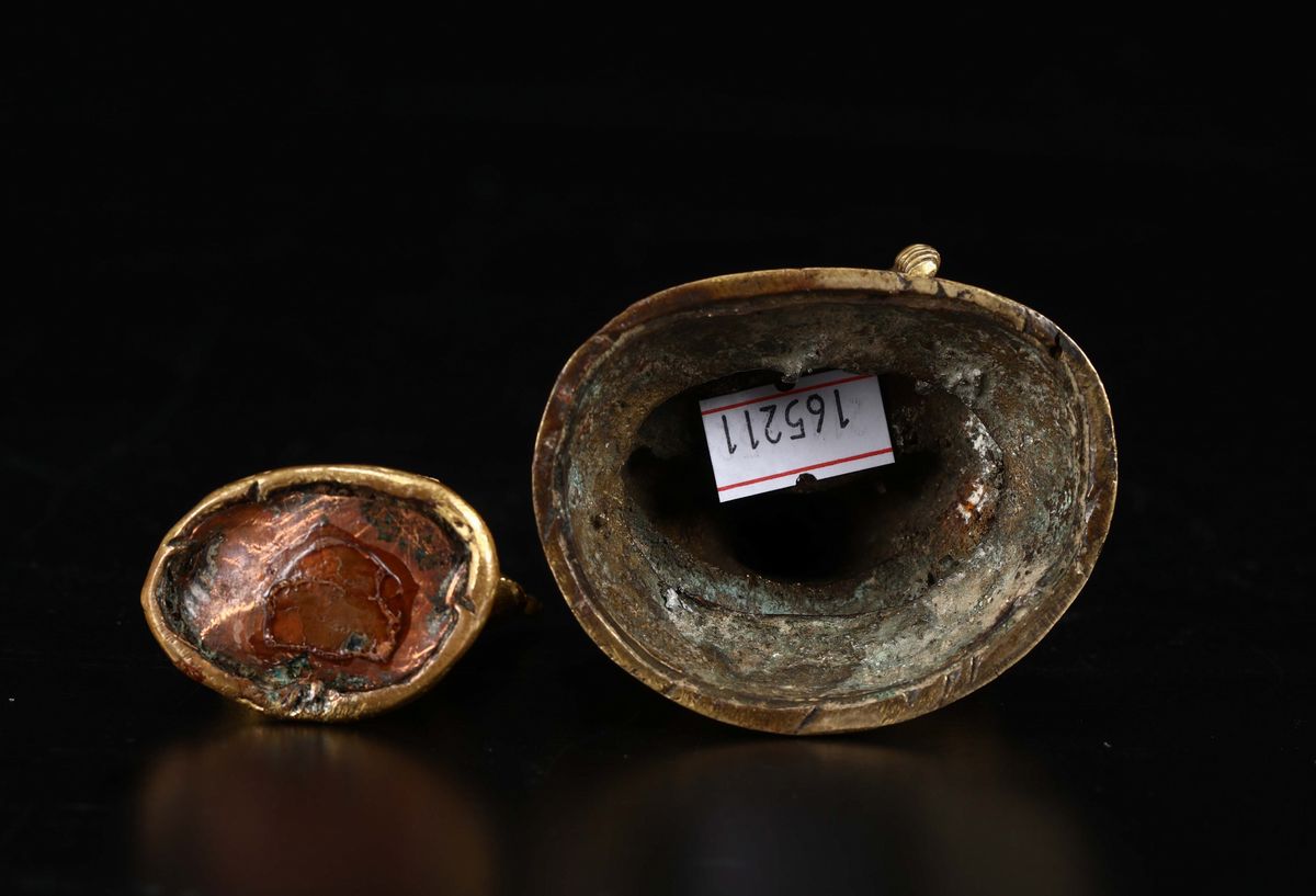 Due Piccole Sculture in Bronzo Dorato Raffiguranti Mahakala ed Amitayus, Tibet, XVIII Secolo