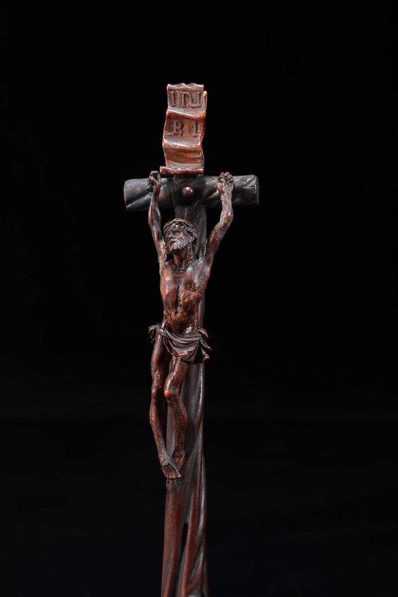 Crocifisso da Meditazione il Legno Scolpito e Laccato. Arte Tedesca del XVII Secolo