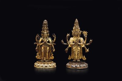 Due Piccole Figure di Avalokitesvara Erette su Fiore di Loto in Bronzo Dorato, Tibet, XVIII Secol...