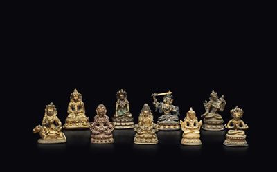Nove Piccole Figure di Amitayus in Bronzo Dorato, Tibet, XVIII Secolo