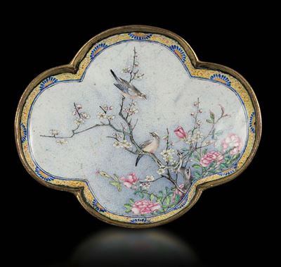 Piattino Imperiale Ovale Lobato, Pechino, Cina, Dinastia Qing, Marchio e del Periodo Qianlong (17...
