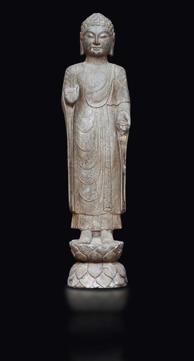 Figura di Buddha in Pietra Eretto su Doppio Fiore di Loto, Cina, XX Secolo