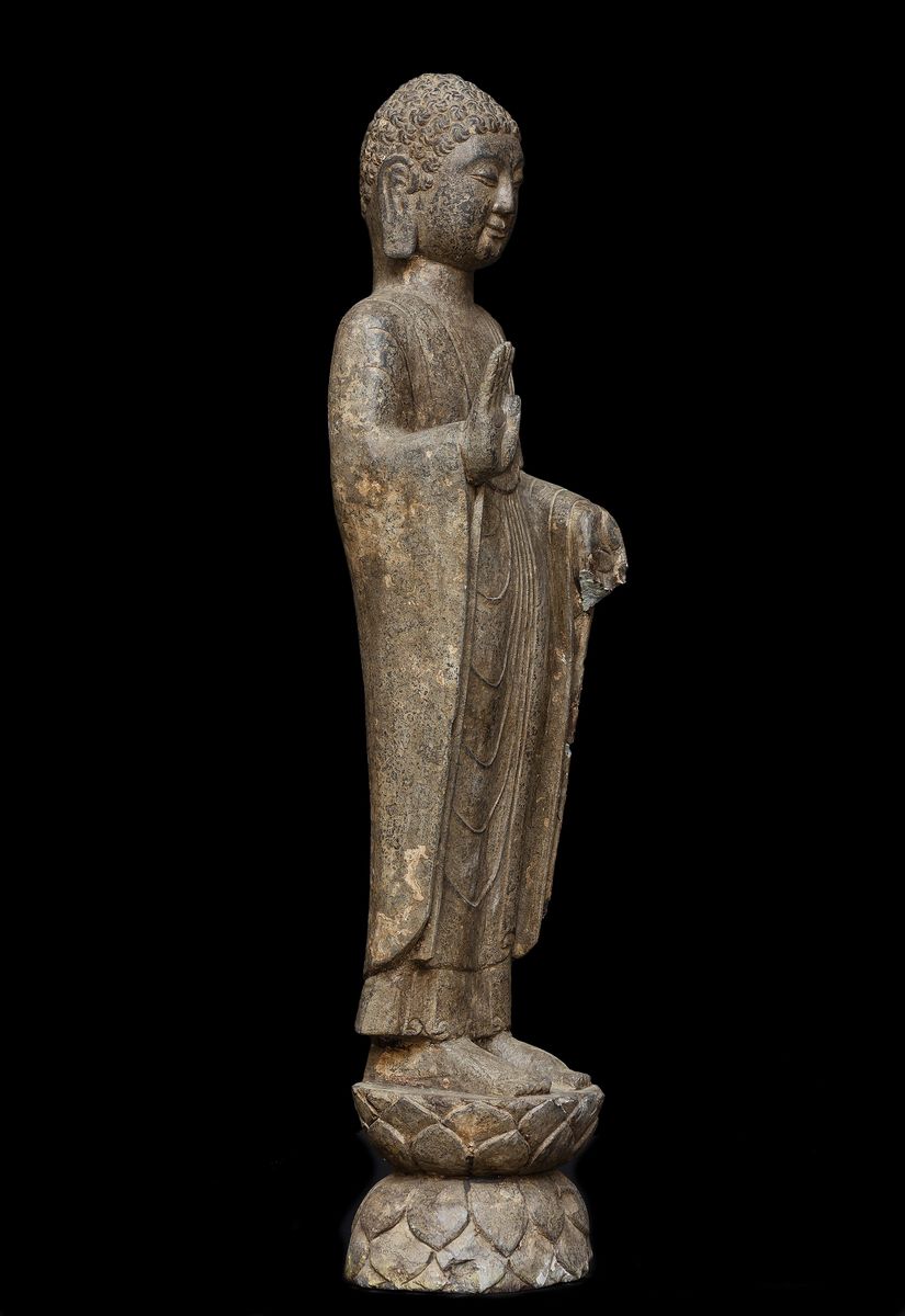Figura di Buddha in Pietra Eretto su Doppio Fiore di Loto, Cina, XX Secolo