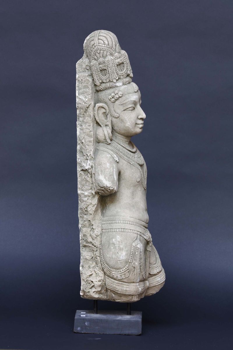 Figura di Divinità in Pietra Arenaria, India, XX Secolo