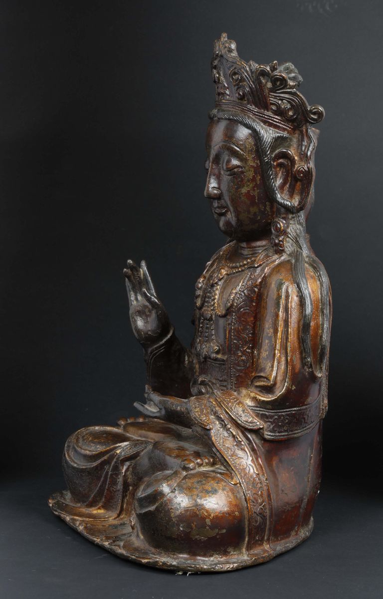Grande Figura di Buddha Seduto in Bronzo Laccato e Dorato, Cina, Dinastia Ming, XVII Secolo