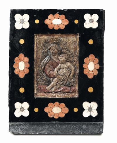Madonna con il Bambino. Stucco e Cartapesta Policroma, Cornice in Marmo Nero con Inserti in Marmo...