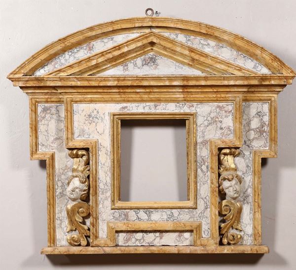 LOTTO RITIRATO Cornice architettonica in legno laccato a finto marmo, Italia centrale, XVIII-XIX secolo