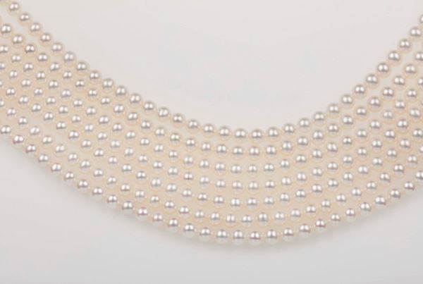 Lotto composto da 6 fili di perle