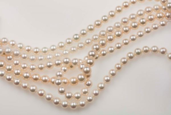 Lot consisting of 5 rows of cultured pearls