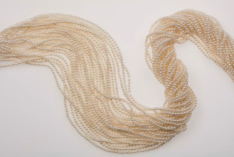 Lot consisting of 28 rows of seed pearls  - Auction Fine Jewels - II - Cambi Casa d'Aste