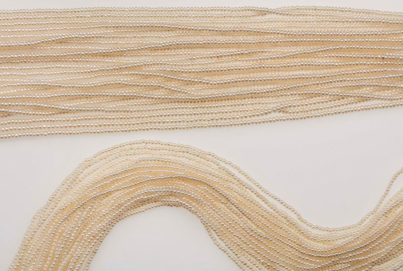 Lot consisting of 49 rows of seed pearls  - Auction Fine Jewels - II - Cambi Casa d'Aste