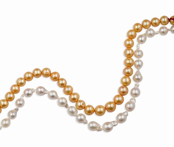 Lot consisting of 2 rows of cultured pearls