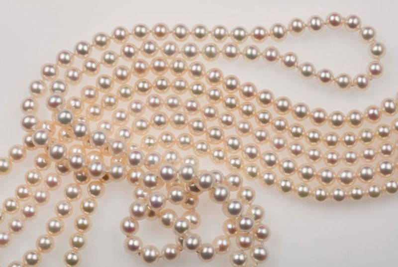 Lotto composto da una collana di perle e da 5 fili di perle  - Asta Fine Jewels - II - Cambi Casa d'Aste