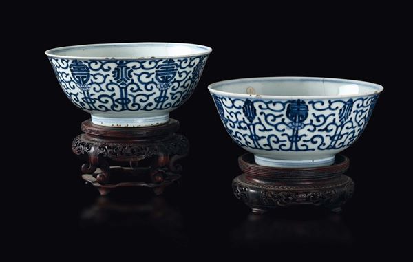 Coppia di coppette in porcellana bianca e blu a decoro geometrico, Cina, Dinastia Qing, XIX secolo