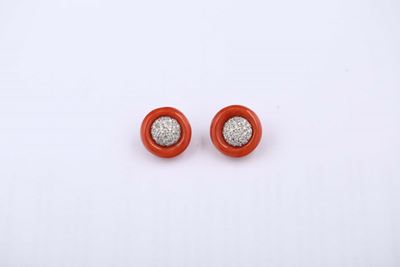 Orecchini con Pavé di Diamanti e Corallo