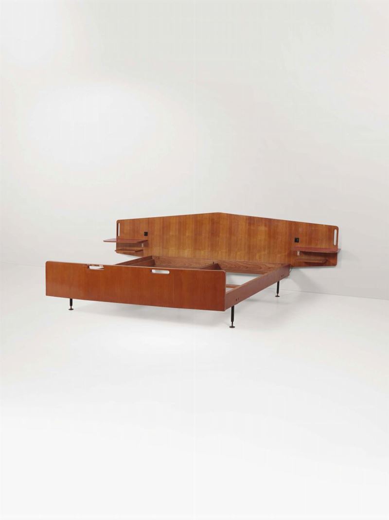Letto con struttura in legno e supporti in ottone e metallo verniciato.  - Auction Design - Cambi Casa d'Aste