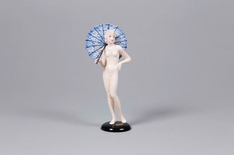 Goldscheider, Vienna, 1930 ca Nudo femminile con ombrellino  - Asta Arti Decorative del XX secolo - Cambi Casa d'Aste