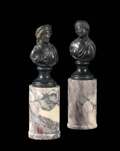Due Busti Muliebri in Bronzo Fuso e Cesellato. Arte Italiana del XVII Secolo