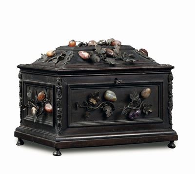 Cofanetto in Ebano, Pietre Dure, Bronzo e Rame Dorato. Ebanista del XVIII Secolo.