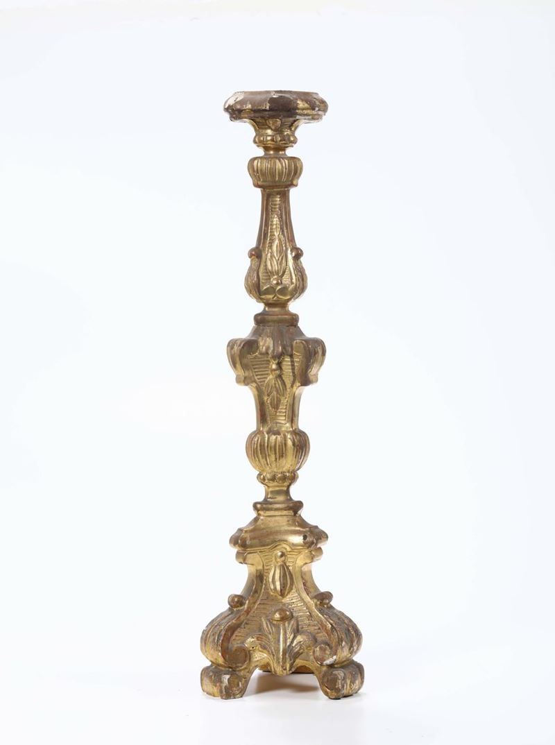 Candeliere in legno intagliato e dorato, XVIII secolo  - Asta Asta a Tempo antiquariato - II - Cambi Casa d'Aste